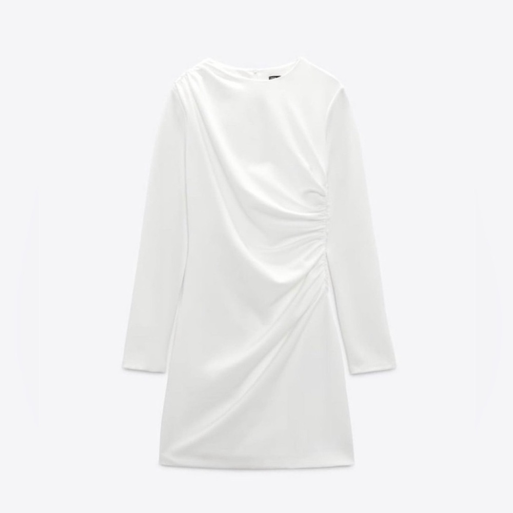 ZARA  short white dress with long sleeves and a round neck, size L
